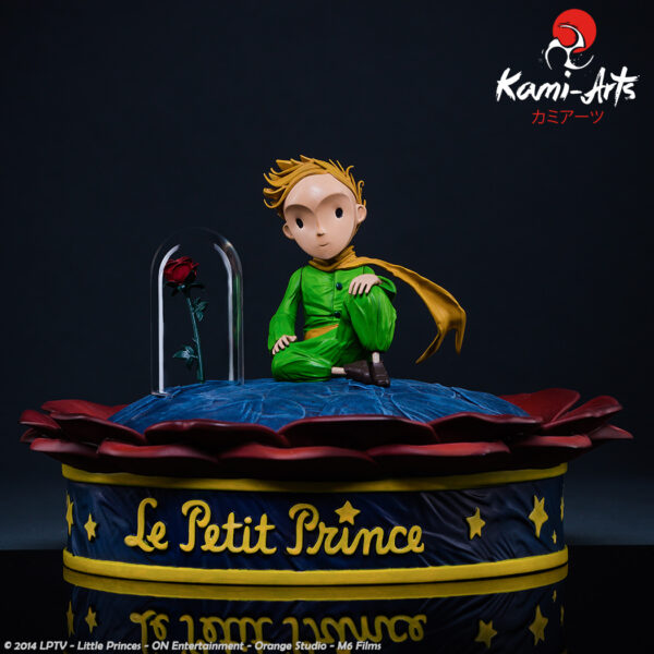 La photo de la statue en résine du Petit Prince et la Rose de Kami-Arts disponible chez Galaxy-Pop