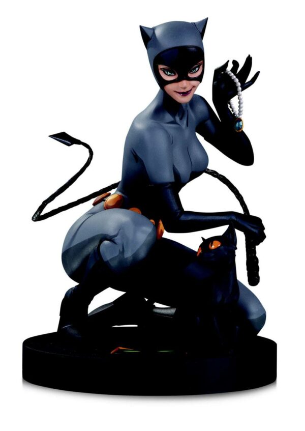 Photo de la statuette Catwoman by Stanley Artgerm Lau et disponible sur le site Galaxy-Pop.com