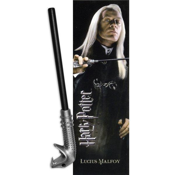 Stylo à bille et marque page Lucius Malfoy de Harry Potter par le fabricant The Noble Collection est disponible chez Galaxy Pop votre magasin geek préféré.