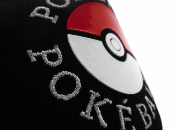 Casquette officielle Pokemon Pokeball réalisé par Difuzed et disponible chez Galaxy Pop le magasin geek