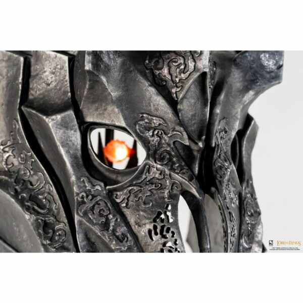 Réplique officielle taille réelle du casque de Sauron des films Le Seigneur des Anneaux par le studio Pure Arts disponible au magasin geek Galaxy Pop