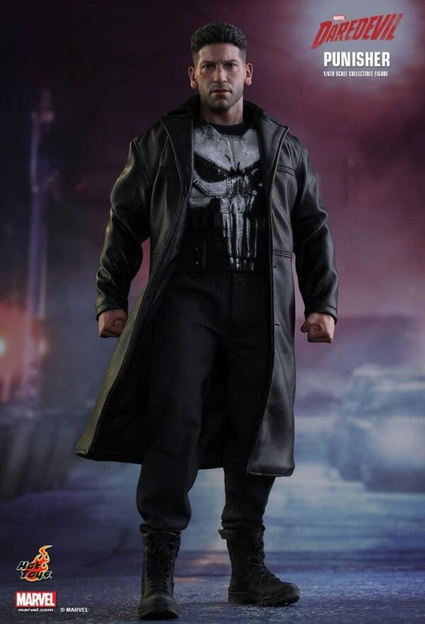 Figurine articulée officielle du Punisher de Marvel au format 1/6 par le studio Hot Toys disponible au magasin geek Galaxy Pop Montélimar