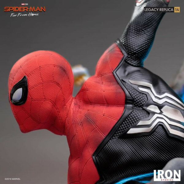 Statuette officielle de Spider-Man: Far From Home - Legacy Replica au format 1/4 par le studio Iron Studios disponible au magasin geek Galaxy Pop Montélimar