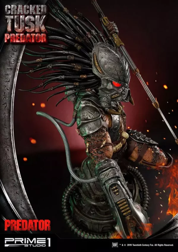 Statue officielle du Predator Cracked Tusk au format 1/4 par le studio Prime 1 disponible au magasin geek Galaxy Pop Montélimar