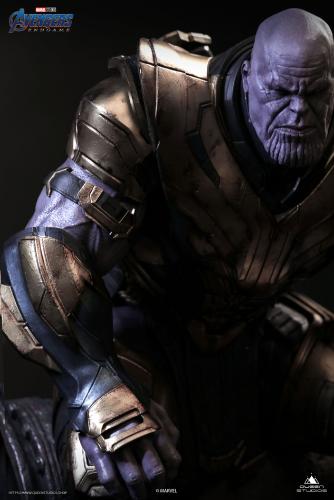 Statue officielle de Thanos du film Marvel Avengers Endgame au format 1/4 par le studio Queen Studios disponible au magasin geek Galaxy Pop Montélimar