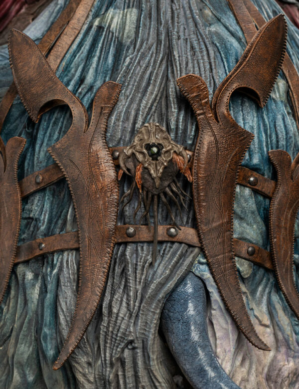 Statuette officielle de Skekmal le Chasseur du film fantasy Dark Crystal au format 1/6 par le studio Wētā Workshop disponible au magasin geek Galaxy Pop Montélimar