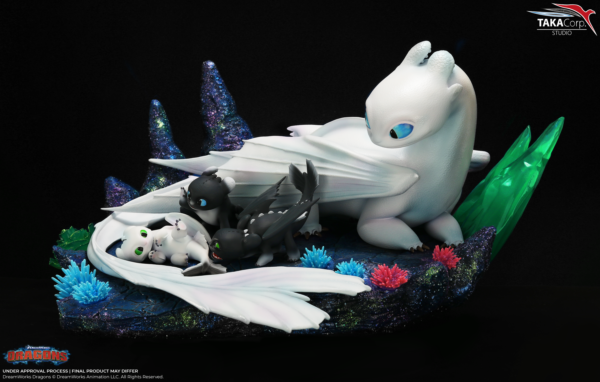 Statuette officielle de Light Fury et Night Light du film d'animation Dragon au format 1/6 par le studio Taka Corp disponible au magasin geek Galaxy Pop Montélimar